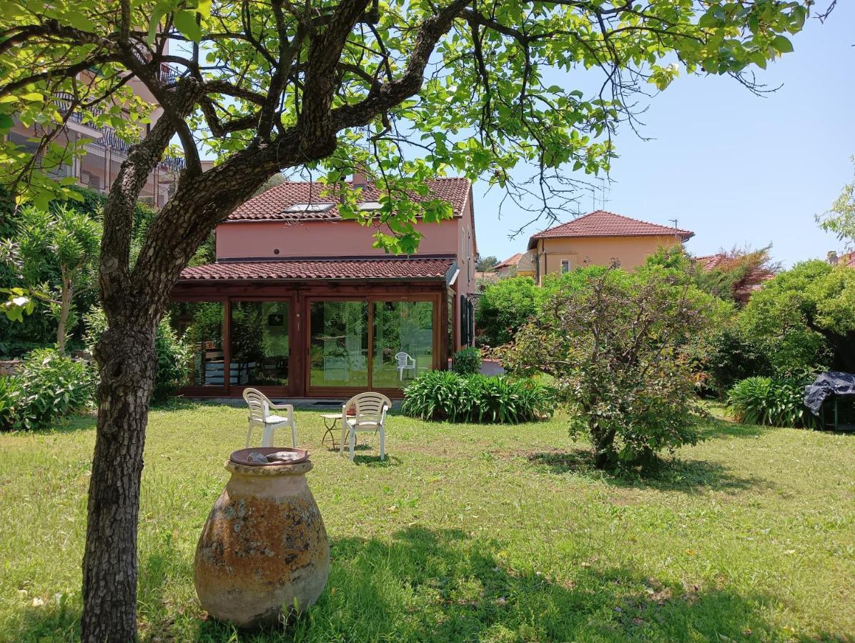 Villetta Con Giardino A Due Passi Dal Mare Imperia Exteriér fotografie